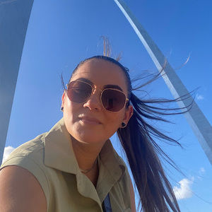 Meet your Posher, Adri